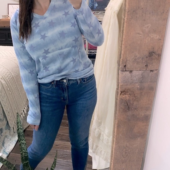 Above and beyond blue hooded cozy top size medium - Picture 2 of 6